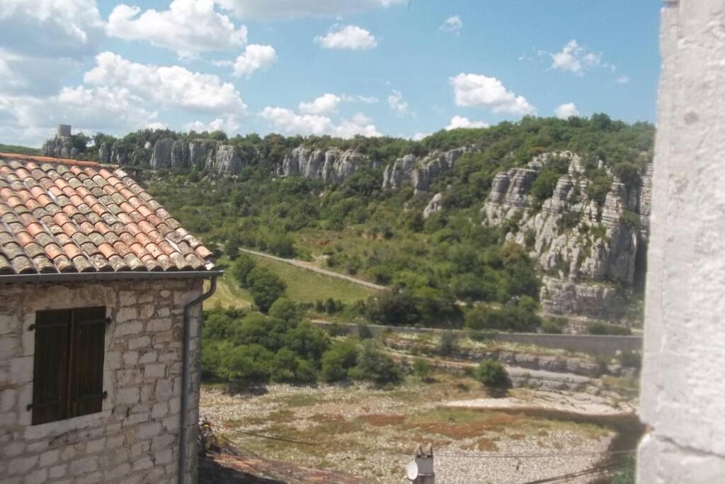 Maison Pierre Et Voute Au Coeur Du Village Балазук Екстериор снимка