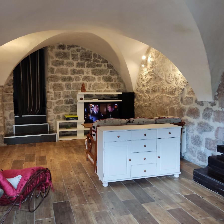 Maison Pierre Et Voute Au Coeur Du Village Балазук Екстериор снимка