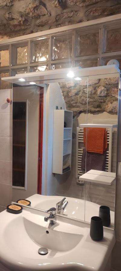 Maison Pierre Et Voute Au Coeur Du Village Балазук Екстериор снимка