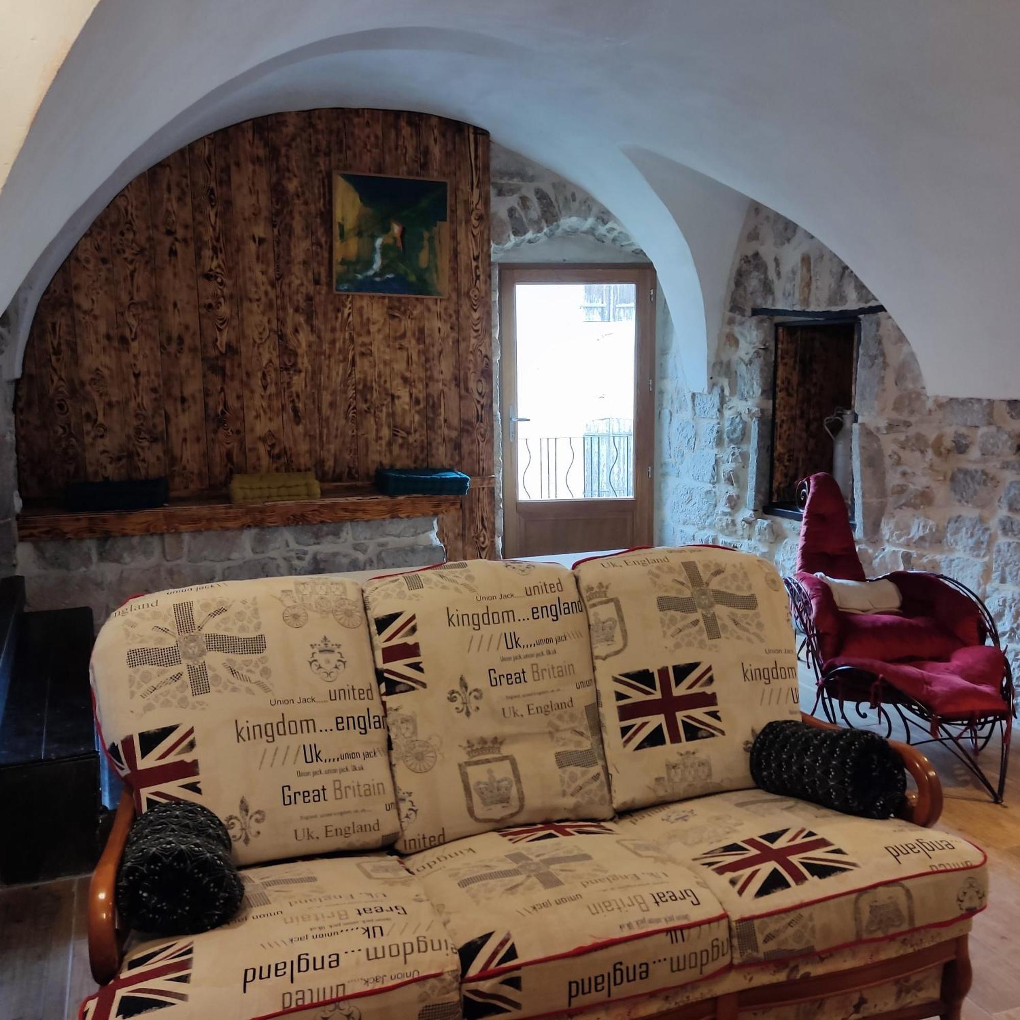 Maison Pierre Et Voute Au Coeur Du Village Балазук Екстериор снимка